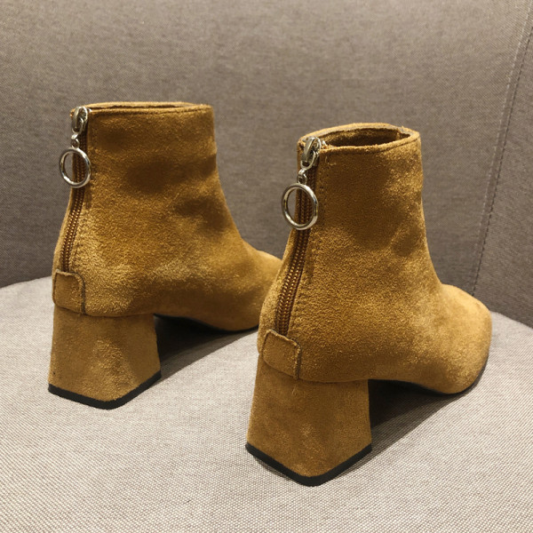 Öko bőrből készült, alacsony sarkú női csizma több színben