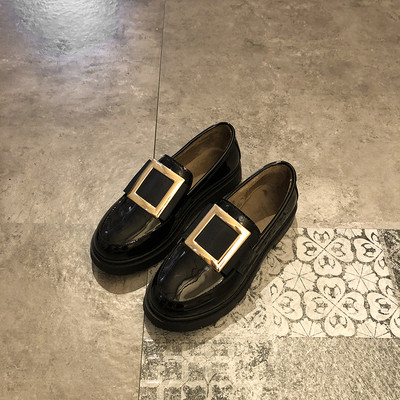 Női alkalmi cipő fém díszítéssel két modell