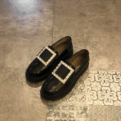 Női alkalmi cipő fém díszítéssel két modell