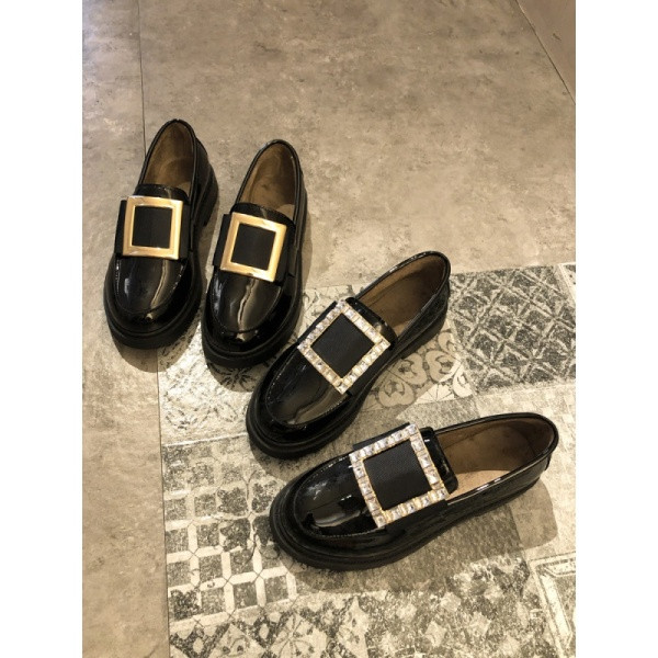 Női alkalmi cipő fém díszítéssel két modell