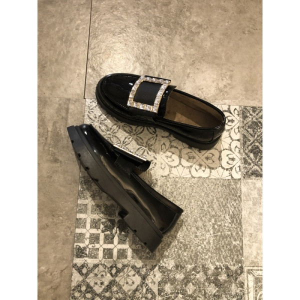 Női alkalmi cipő fém díszítéssel két modell