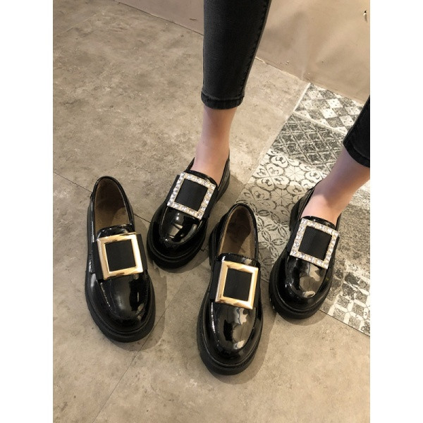 Női alkalmi cipő fém díszítéssel két modell