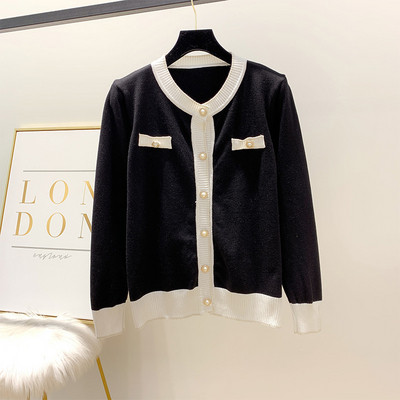 Μοντέρνα γυναικεία ζακέτα με κουμπιά σε λευκό και μαύρο χρώμα