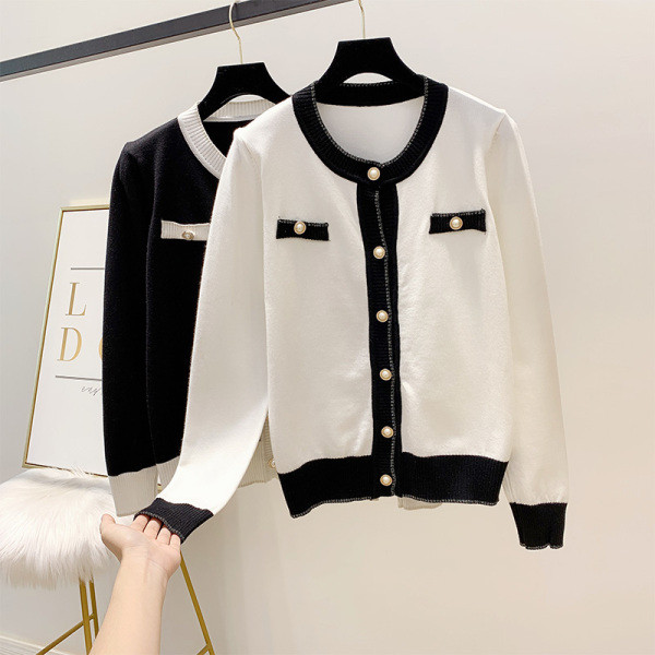 Μοντέρνα γυναικεία ζακέτα με κουμπιά σε λευκό και μαύρο χρώμα