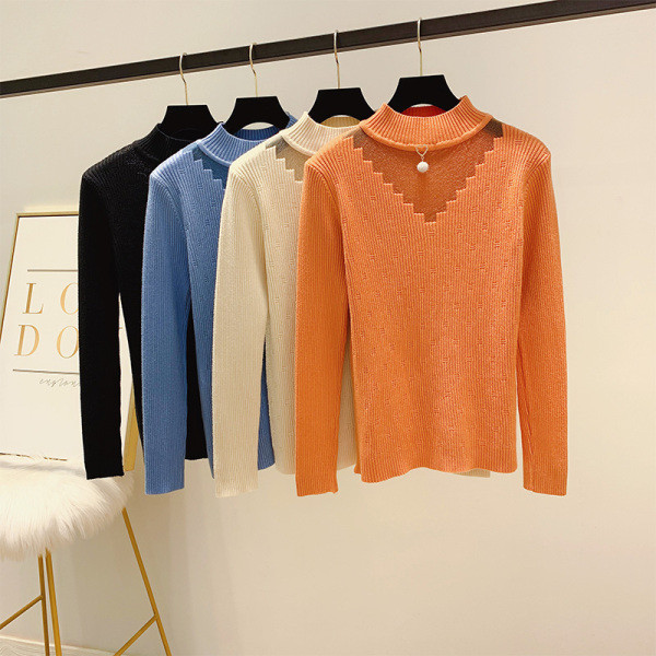 Modern női pulóver alacsony gallérral és gyöngyökkel, négy színben