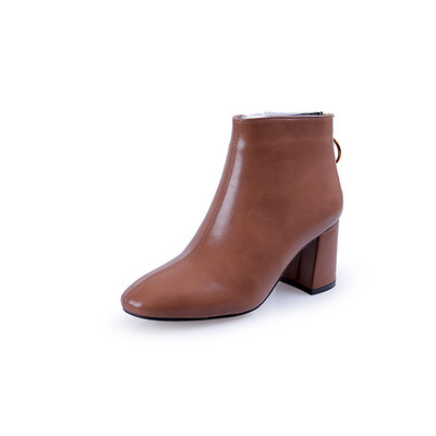 Modern női csizma cipzárral és vastag sarkú műbőrből, három színben