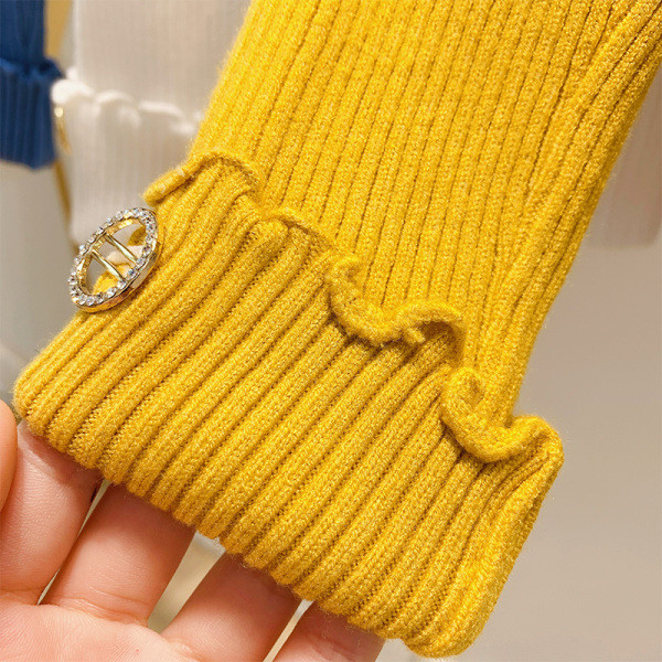 Divatos női pulóver vékony kötésből négy színben