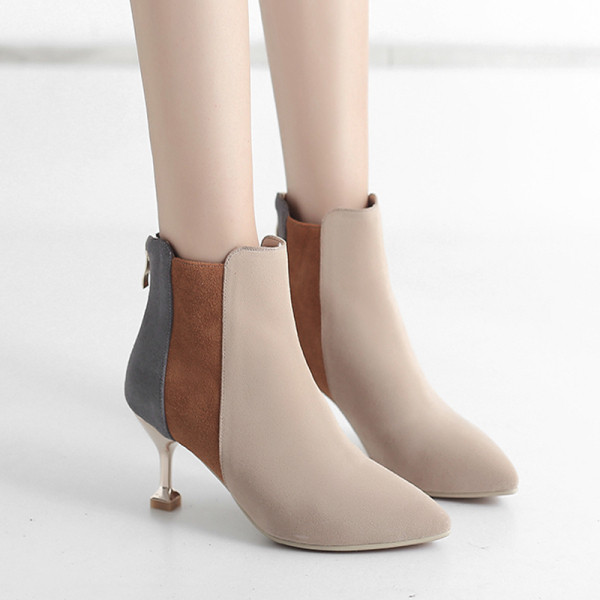 Stílusos női csizma eco velúrból bézs és fekete színben, fém sarokkal