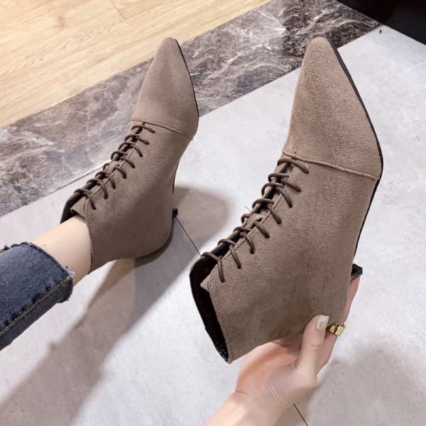 Alkalmi női csizma hegyes modell eco velúrból, két színben