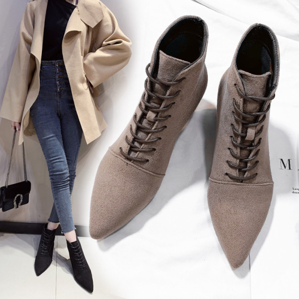 Alkalmi női csizma hegyes modell eco velúrból, két színben