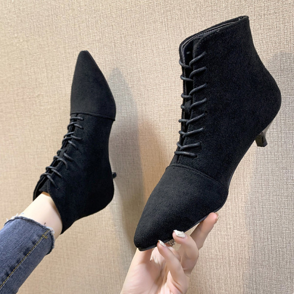 Alkalmi női csizma hegyes modell eco velúrból, két színben