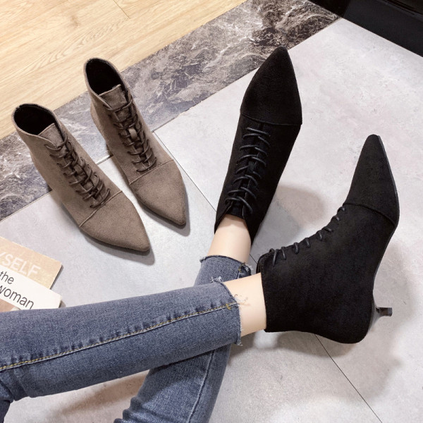 Alkalmi női csizma hegyes modell eco velúrból, két színben