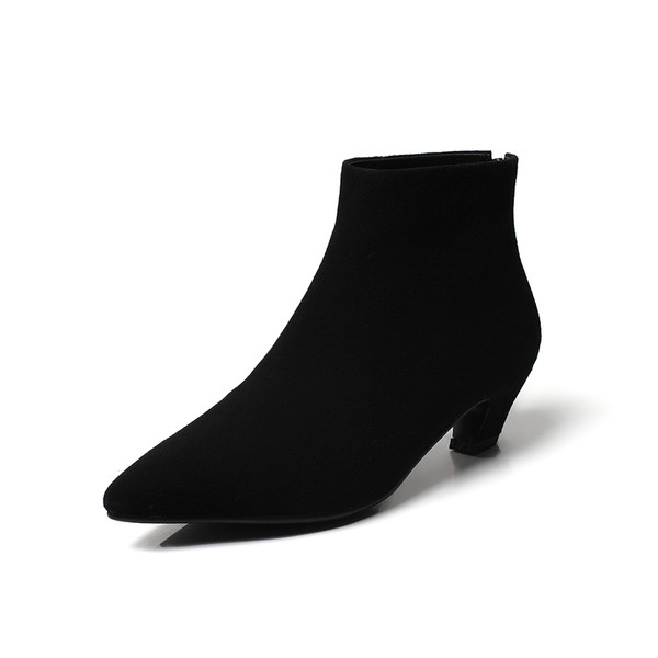 Modern női csizma hegyes modell fekete cipzárral - két modell