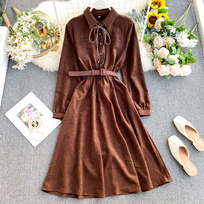 Női ruha klasszikus gallérral több színben, övvel