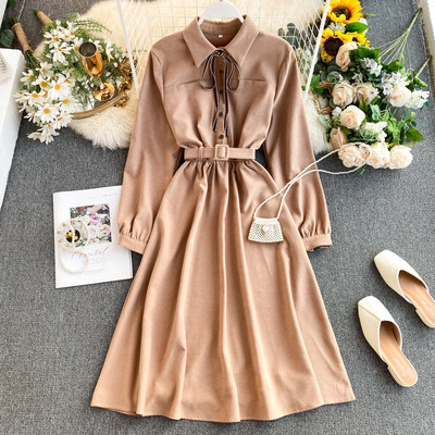 Női ruha klasszikus gallérral több színben, övvel