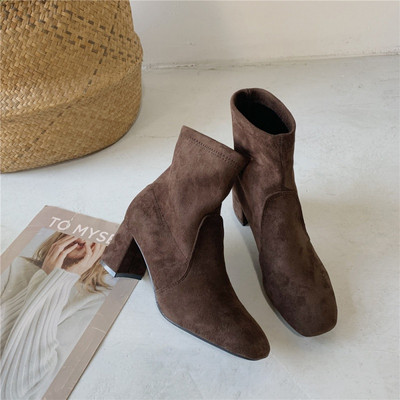 Γυναικείες casual μπότες σε οικολογικό σουέτ με τετράγωνο τακούνι σε μαύρο και καφέ χρώμα