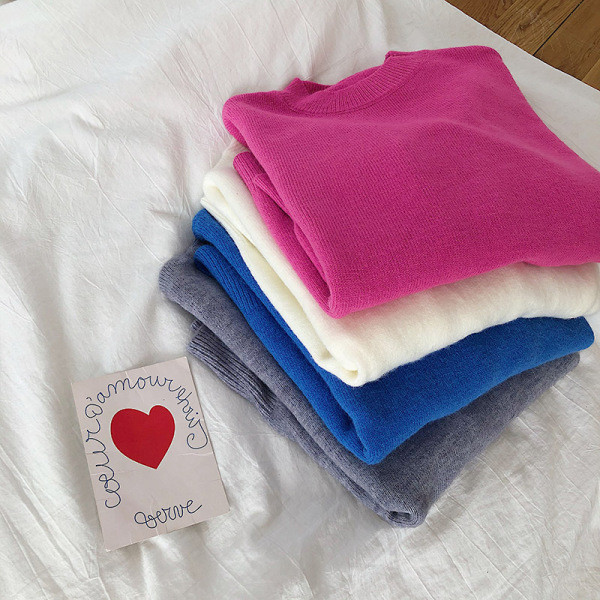 Alkalmi női pulóver ovális nyakkivágással, széles modellel