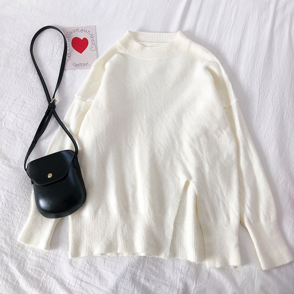 Alkalmi női pulóver ovális nyakkivágással, széles modellel