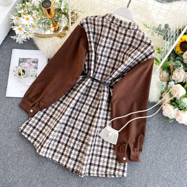 Fekete és barna kockás női ruha övvel