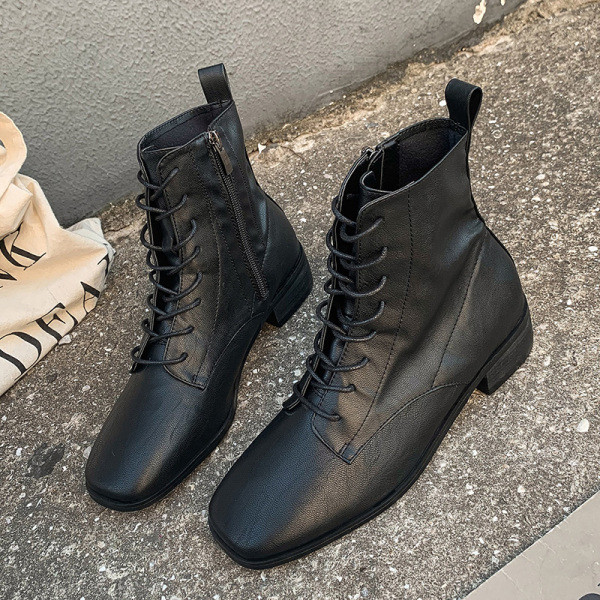 Eko bőrből készült alkalmi női csizma fűzővel és cipzárral