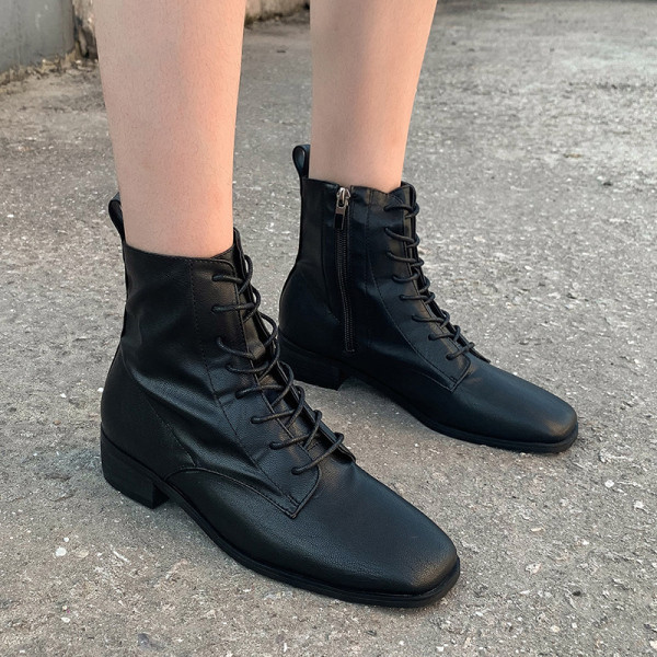 Eko bőrből készült alkalmi női csizma fűzővel és cipzárral