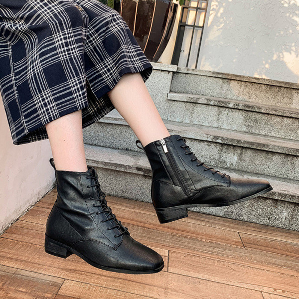 Eko bőrből készült alkalmi női csizma fűzővel és cipzárral