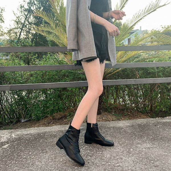 Eko bőrből készült alkalmi női csizma fűzővel és cipzárral