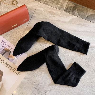 Modern női zoknis csizma - hegyes modell