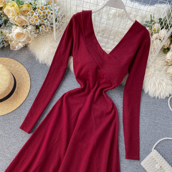Alkalmi női ruha V-nyakkal, fekete és bordó színben