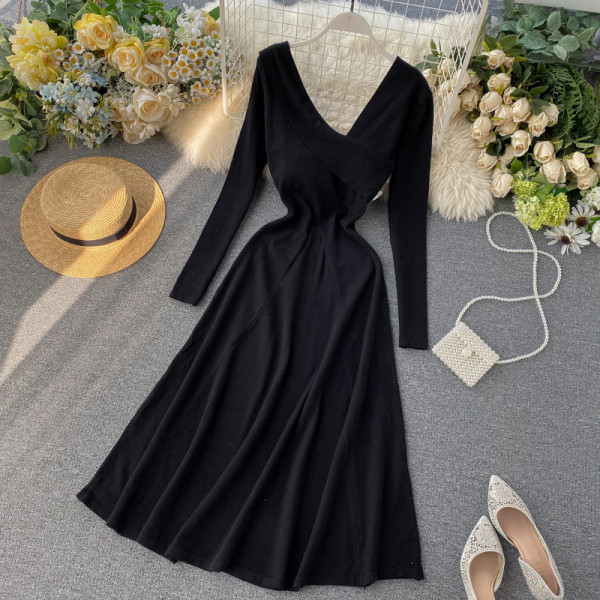 Alkalmi női ruha V-nyakkal, fekete és bordó színben