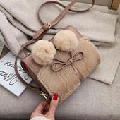 Modern női táska pehellyel és hosszú füllel több színben