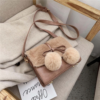 Modern női táska pehellyel és hosszú füllel több színben