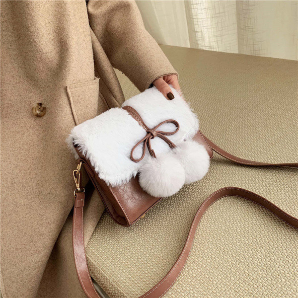 Modern női táska pehellyel és hosszú füllel több színben