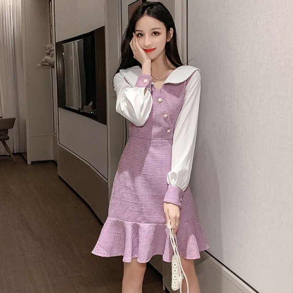 Női modern ruhamodell spitz nyakkivágással, lila színben