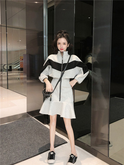 Női sport-alkalmi ruha cipzárral fekete színben