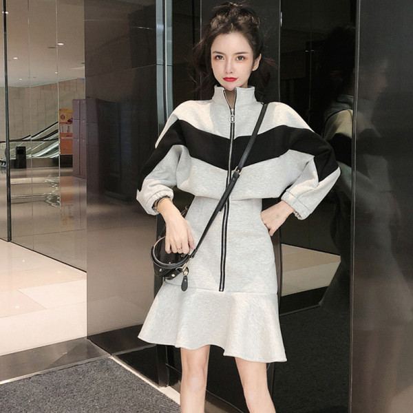 Női sport-alkalmi ruha cipzárral fekete színben