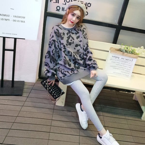 Női blúz kerek nyakkivágással - széles modell