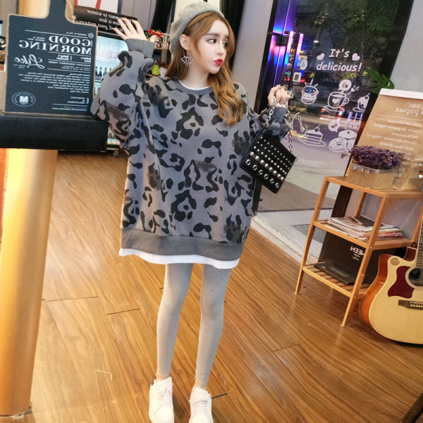 Női blúz kerek nyakkivágással - széles modell