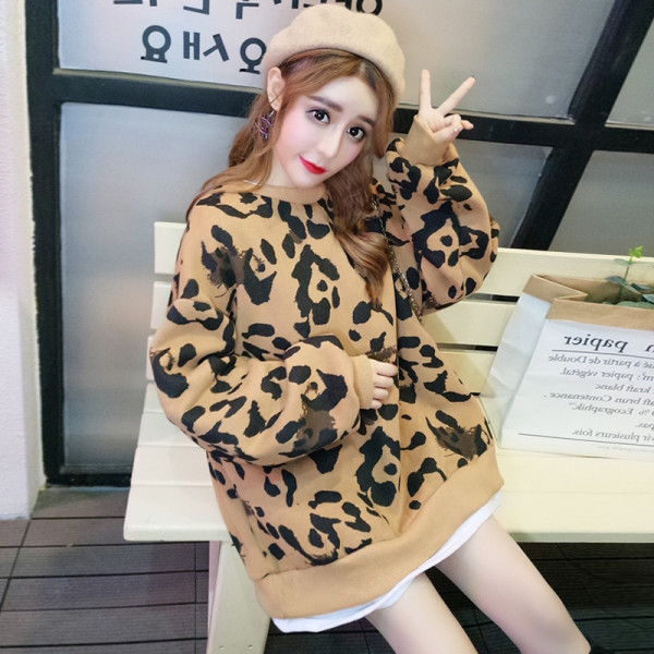 Női blúz kerek nyakkivágással - széles modell