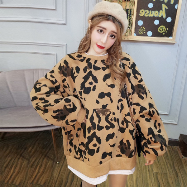 Női blúz kerek nyakkivágással - széles modell