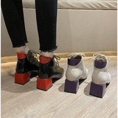 Modern női csizma vastag sarkú és fűzős két színben