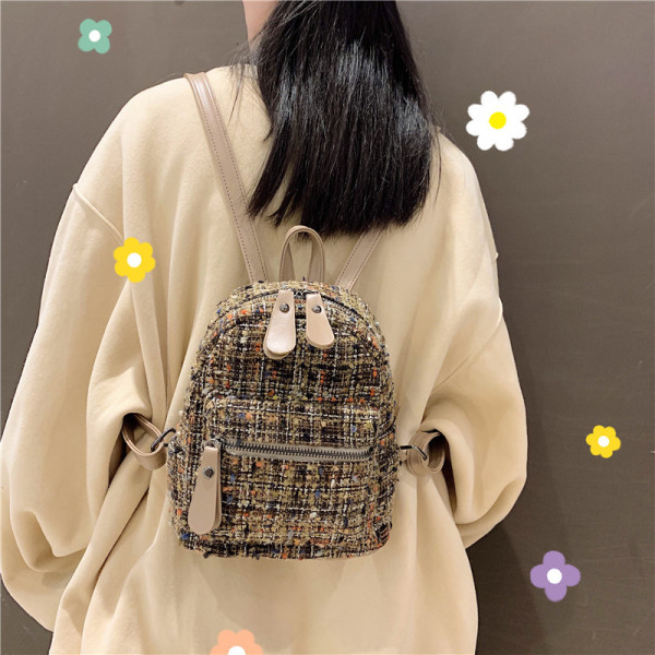 Női hátizsák cipzárral, négy színben