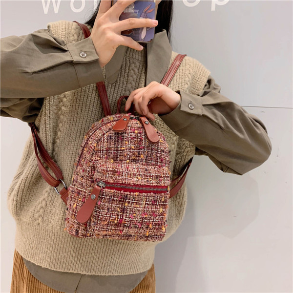 Női hátizsák cipzárral, négy színben