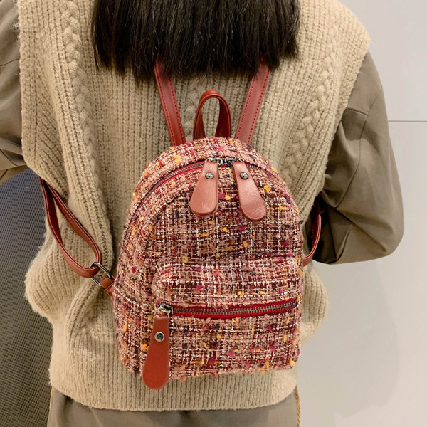 Női hátizsák cipzárral, négy színben