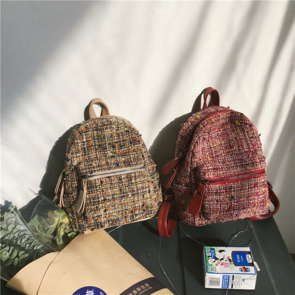 Női hátizsák cipzárral, négy színben