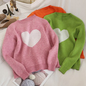 Μοντέρνο γυναικείο πουλόβερ σε τρία χρώματα με ωοειδές λαιμόκοψη