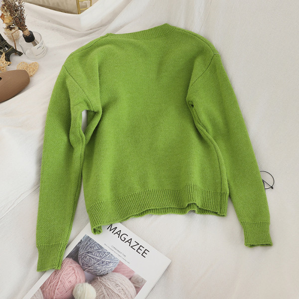 Μοντέρνο γυναικείο πουλόβερ σε τρία χρώματα με ωοειδές λαιμόκοψη