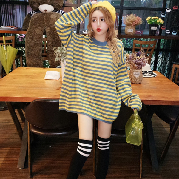 Ριγέ γυναικεία μπλούζα με στρογγυλη λαιμόκοψη