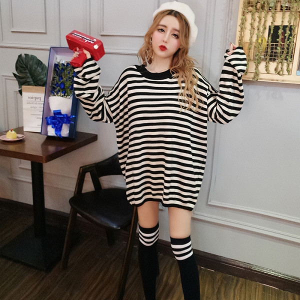 Ριγέ γυναικεία μπλούζα με στρογγυλη λαιμόκοψη