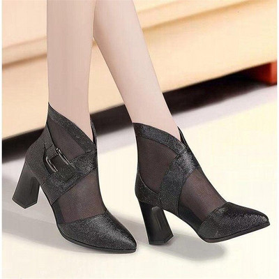 Modern női magas sarkú cipő csattal, négy színben